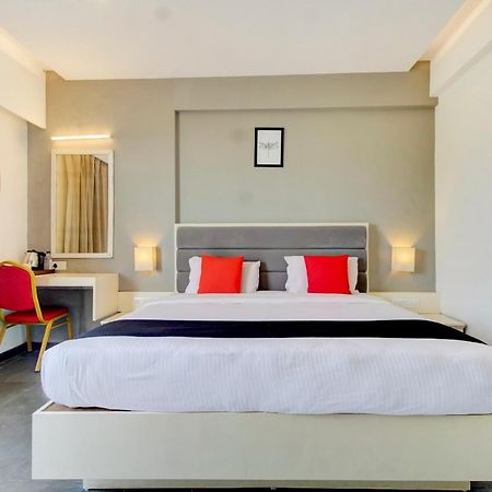 Capital O 77219 Hotel Dwarwata Dharwad Buitenkant foto