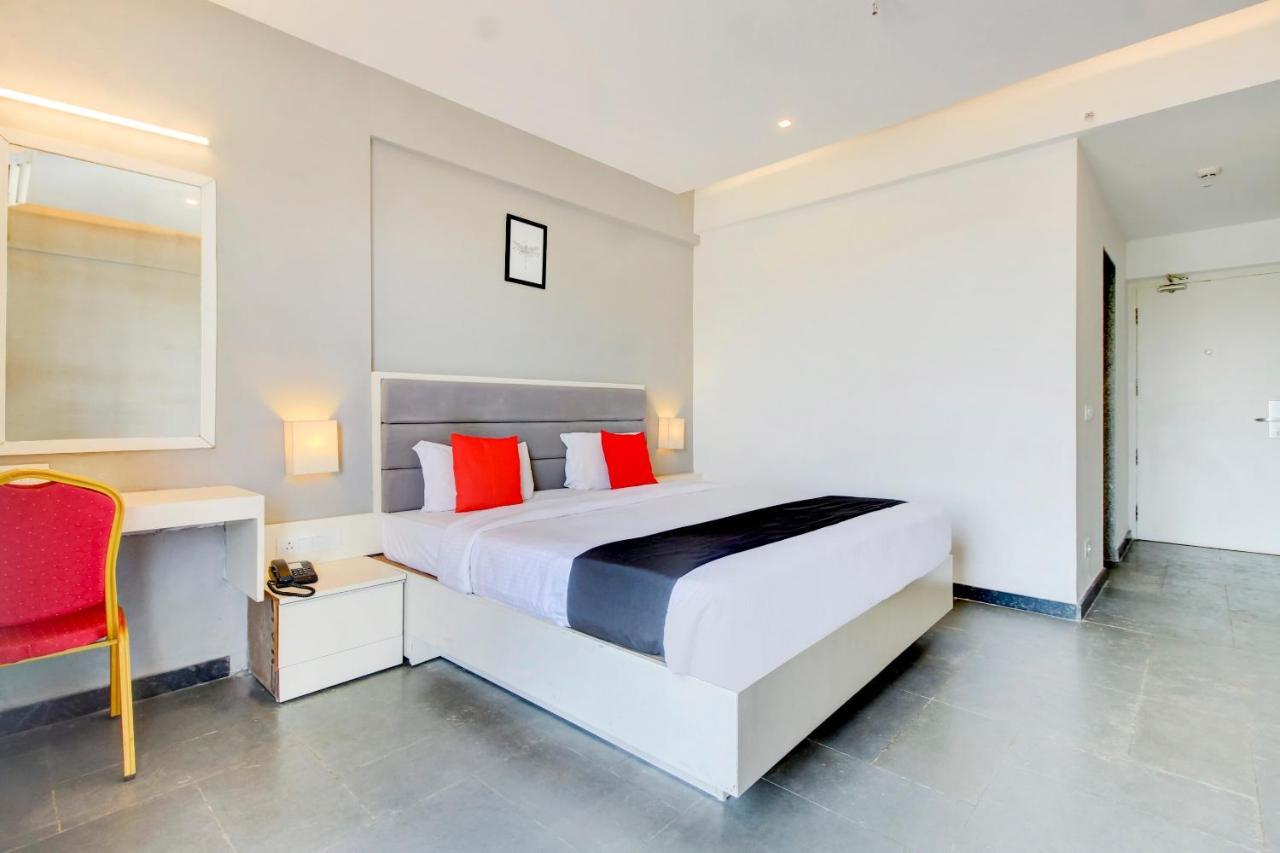 Capital O 77219 Hotel Dwarwata Dharwad Buitenkant foto