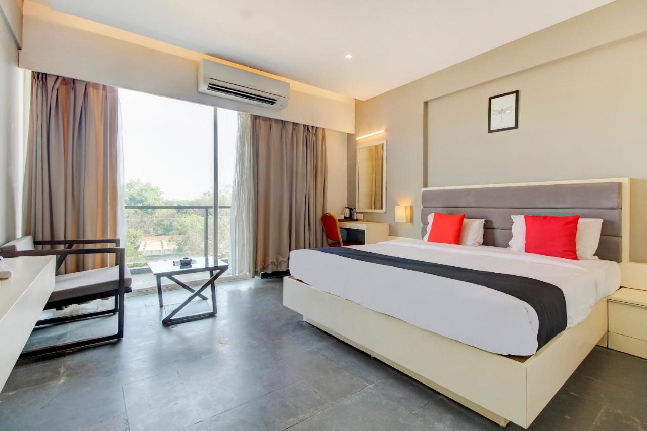 Capital O 77219 Hotel Dwarwata Dharwad Buitenkant foto
